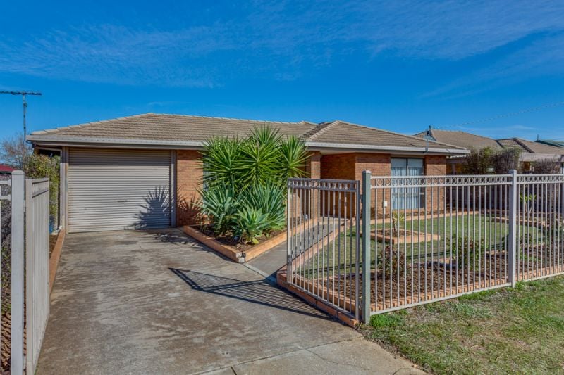 11 Taylor Drive, Bacchus Marsh - Thumbnail 2