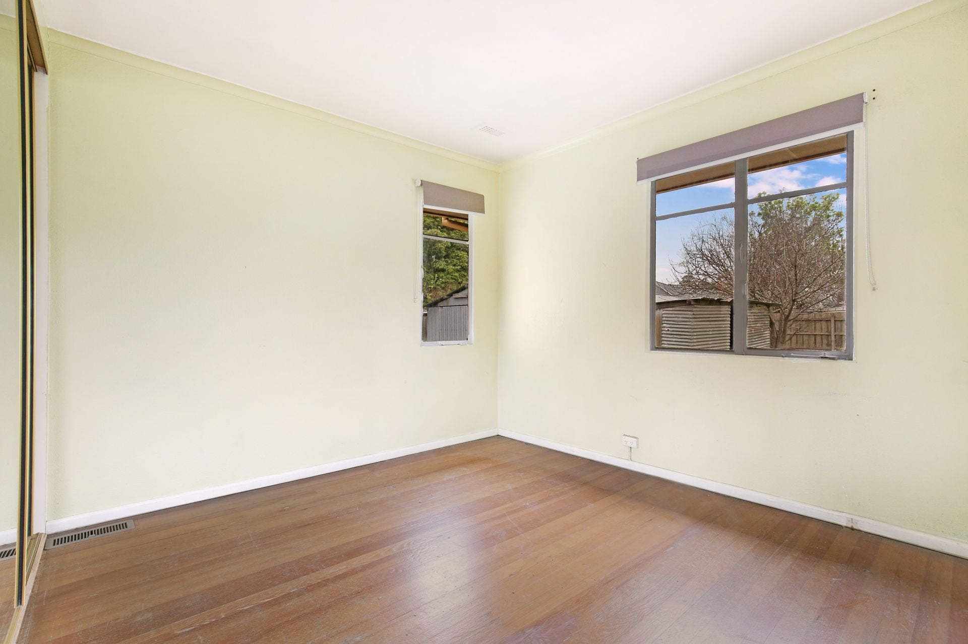 3 Bedroom - Perfect Location - Close to everything !