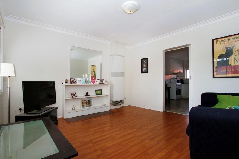 Look no further! Spacious two bedroom apartment ready to go!