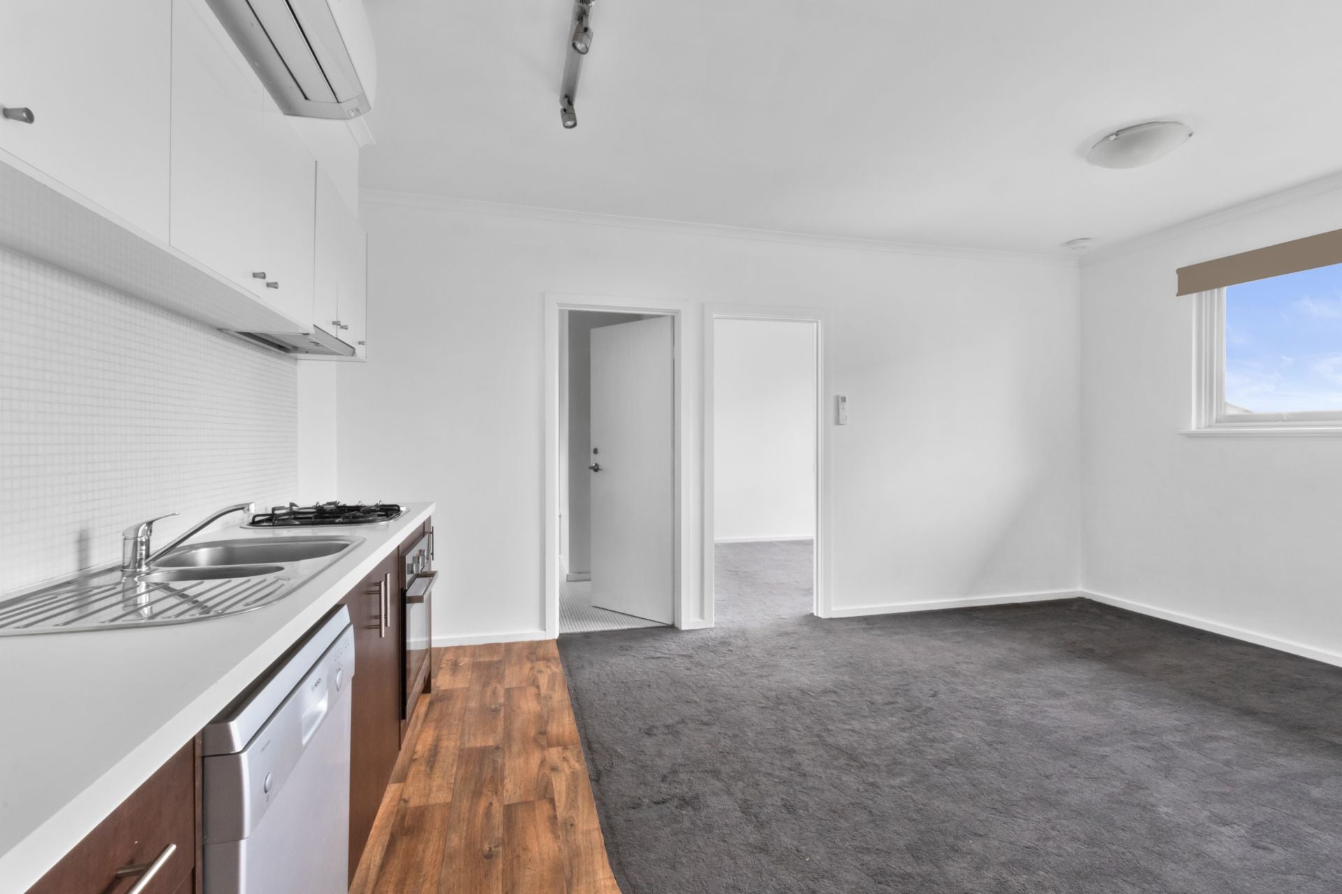 Bright & Modern 2-bedroom Apartment!