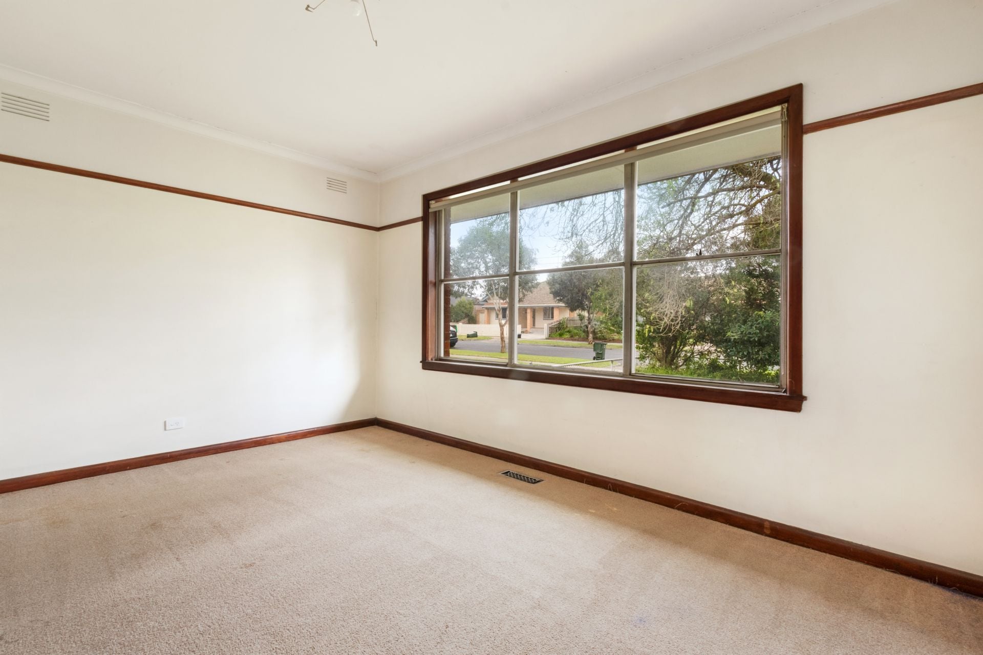 SHORT TERM LEASE AVAILABLE FOR CHEAP!