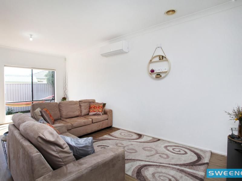 7 Lyme Park Circle, Caroline Springs - Thumbnail 5