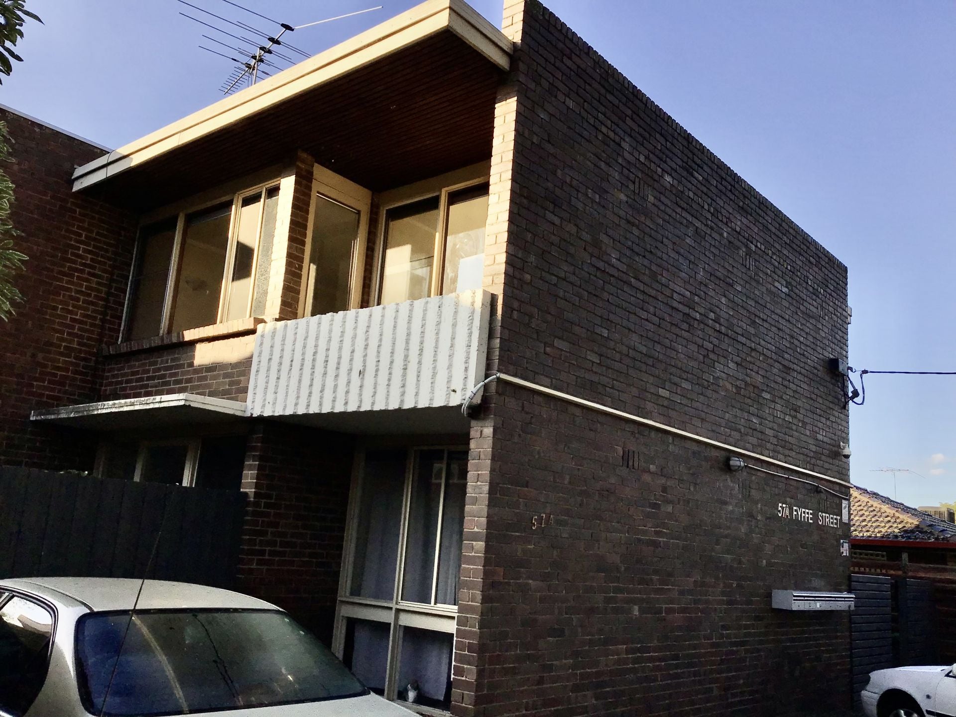 Overlooking Parklands With Balcony
