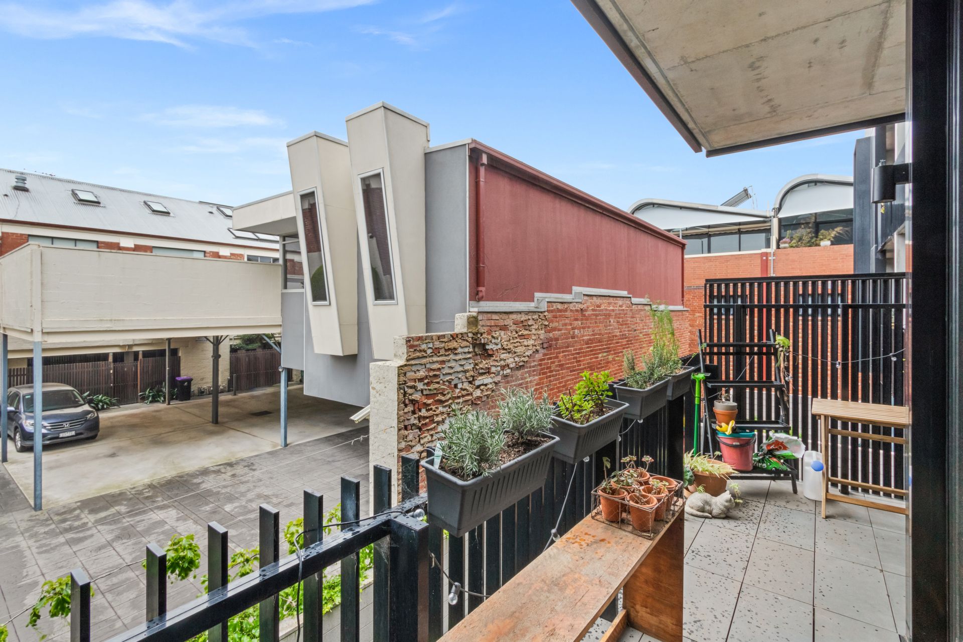 BOUTIQUE LIVING - SPACIOUS ONE BEDROOM