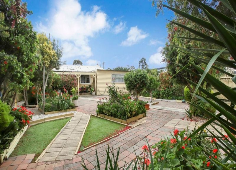 98 Darnley Street, Braybrook Sweeney Estate Agents