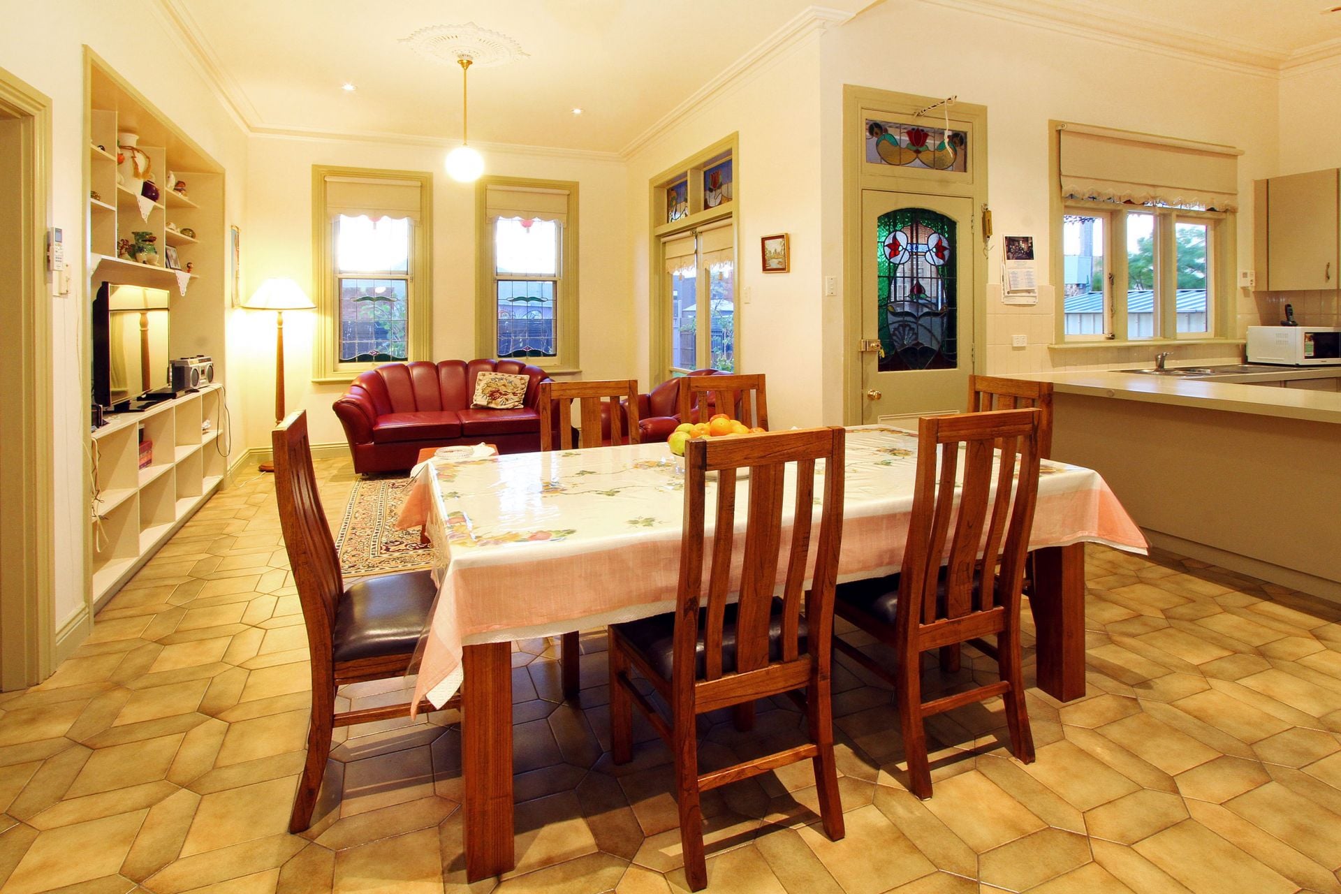 CLASSIC TIMELESS BEAUTY MATCHED WITH A FIRST CLASS LOCATION