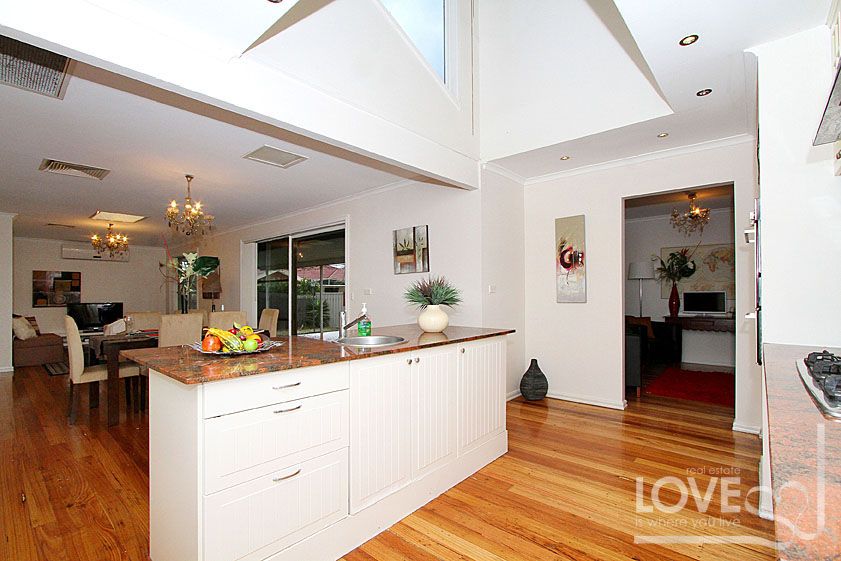 5 BEDROOM FAMILY HOME IN A PRIME LOCATION