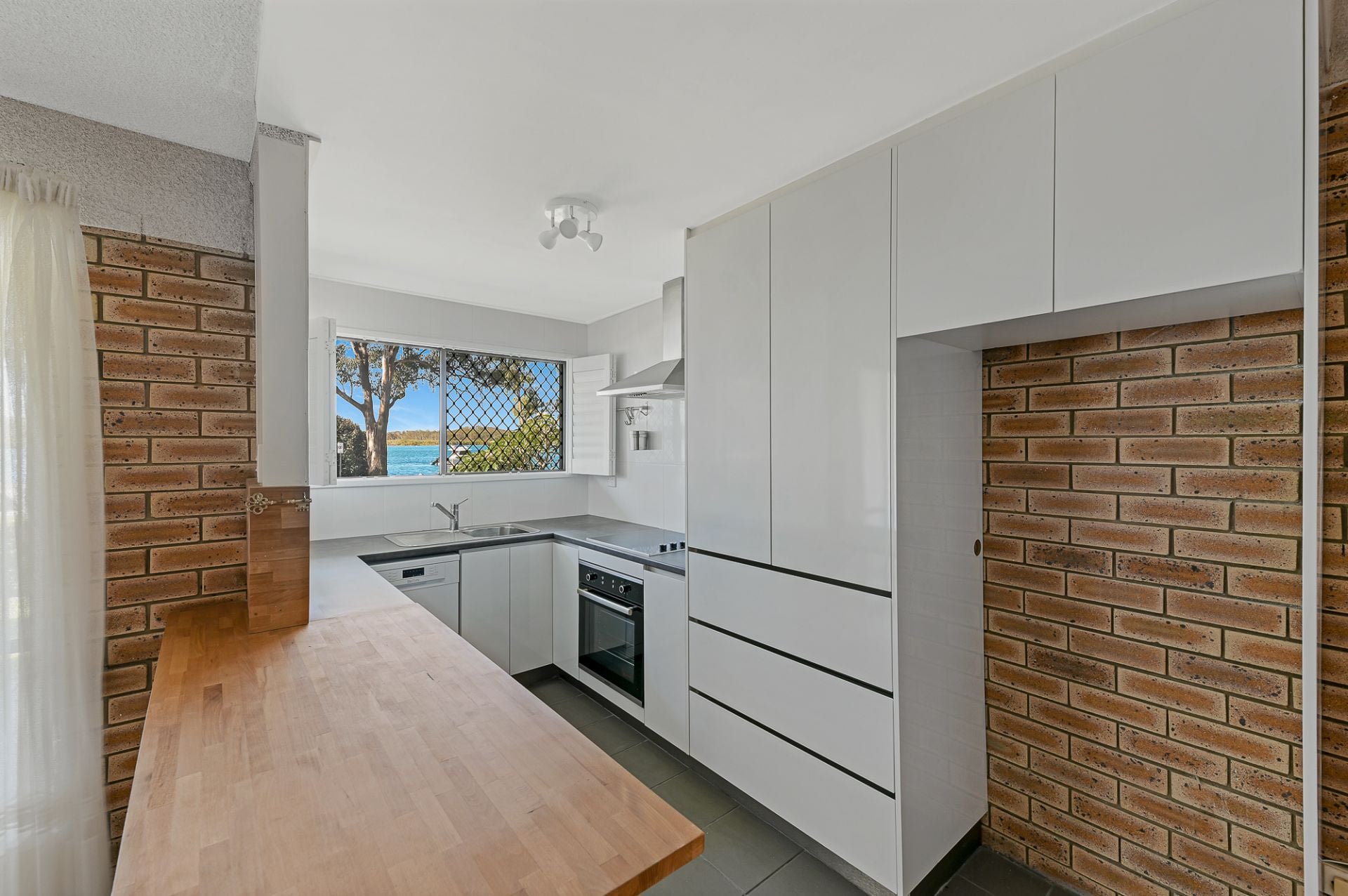 2/107 Bradman Avenue Maroochydore QLD, Maroochydore - Thumbnail 3