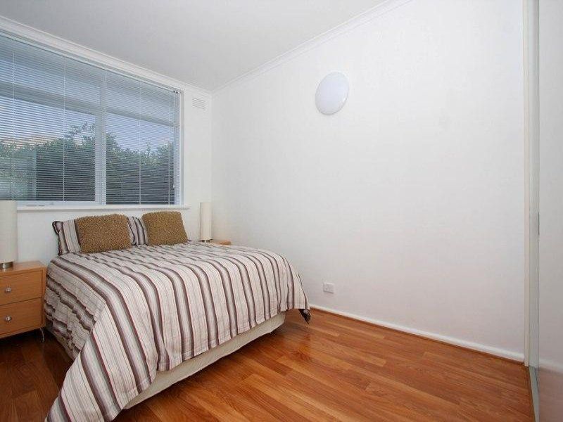 Stunningly Presented & Conveniently Located!