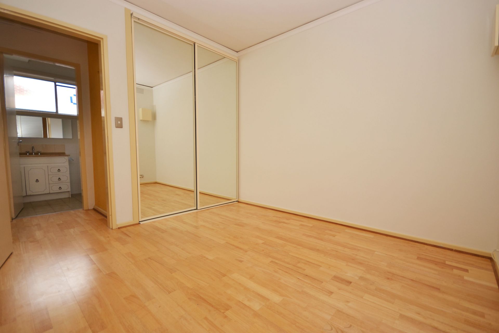 LOVE THE UNIT, ADORE THE LOCATION!