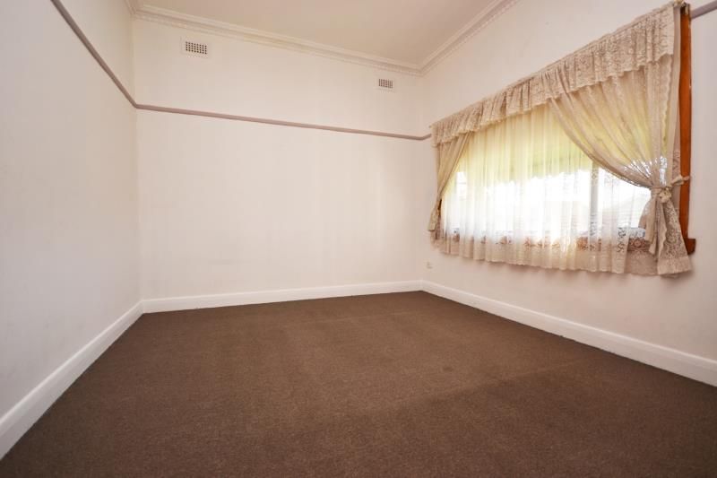 A GREAT OPPORTUNITY IN A PRIME LOCATION THAT BORDERS PRESTON
