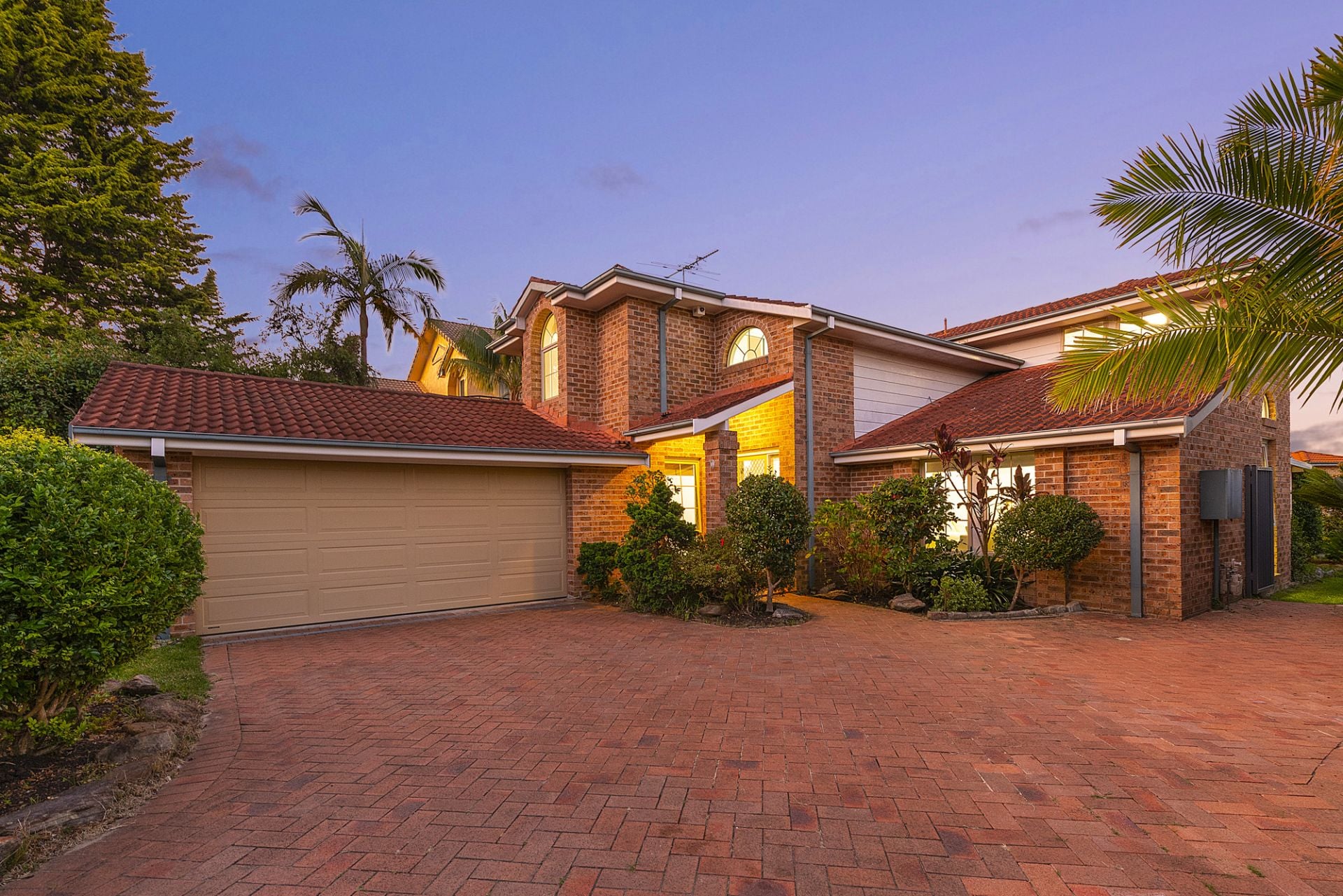 12 Broadoak Place, Castle Hill, Hill - Thumbnail 2