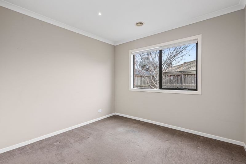 32 Knight Avenue, Point Cook