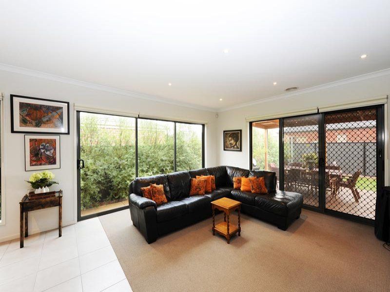 2 Brownlow Drive, Point Cook - Thumbnail 4