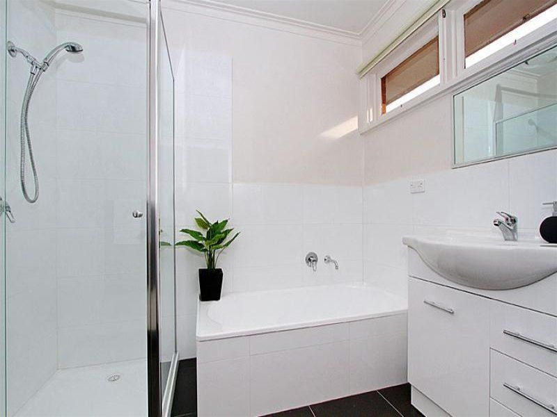 Modern Attractive Unit!