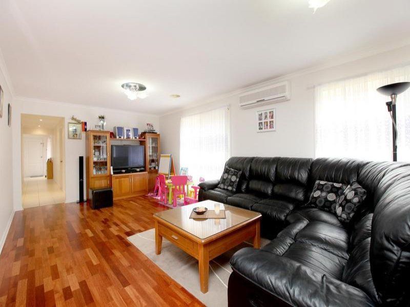 18 Holcolme Street, Caroline Springs - Thumbnail 5