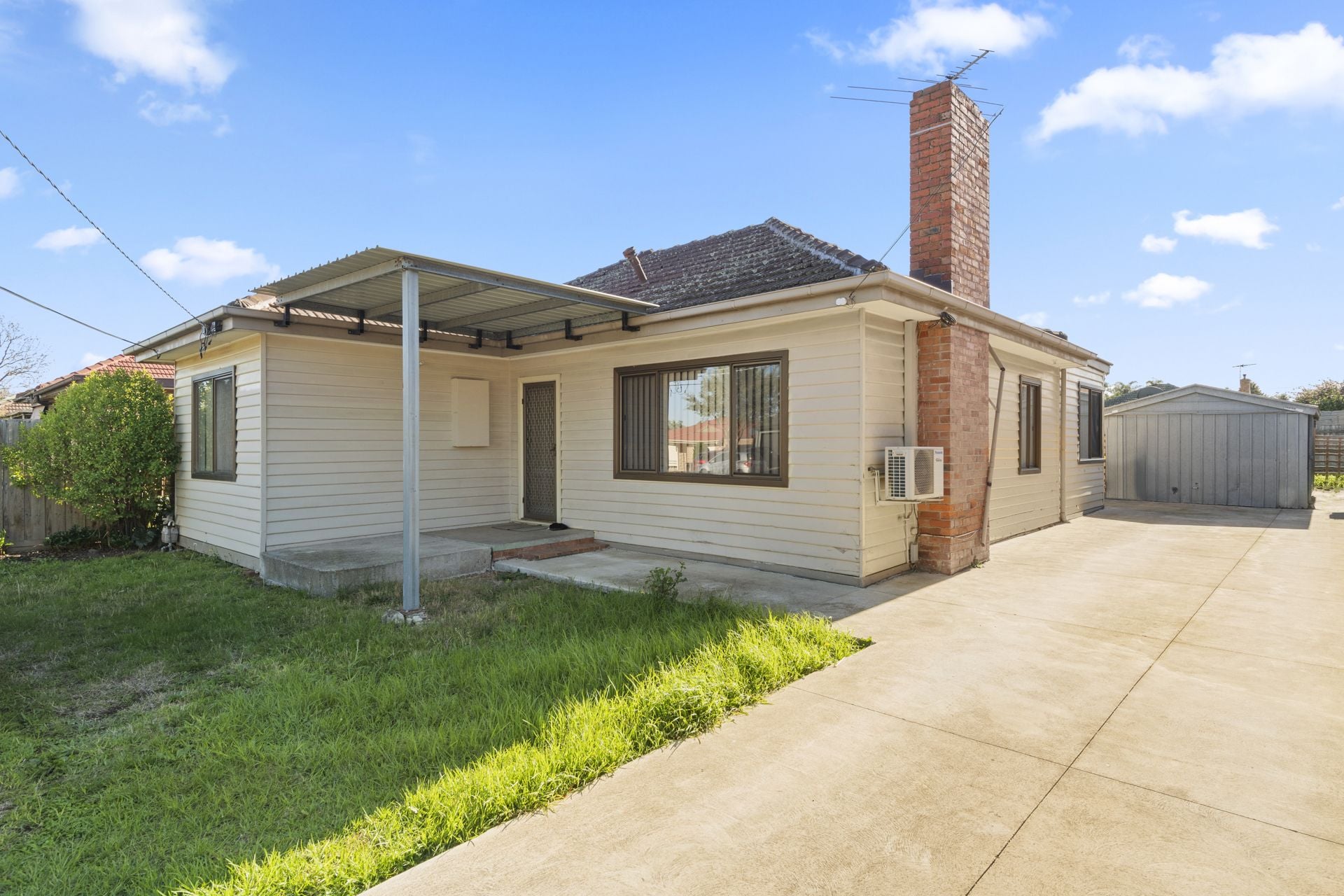 CLOSE TO ALL AMENITIES