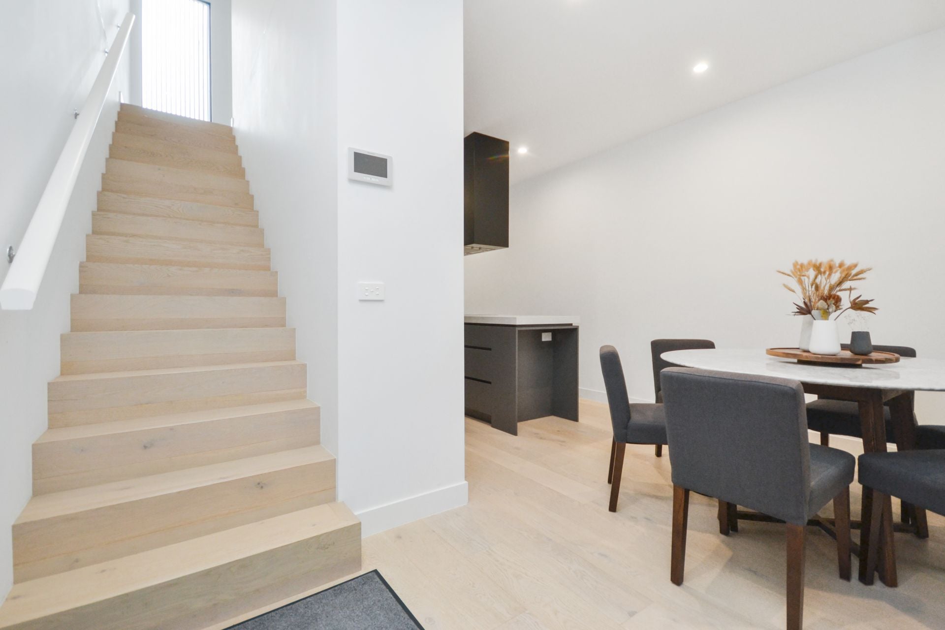 LUXURIOUS LIVING OVER TWO LEVELS