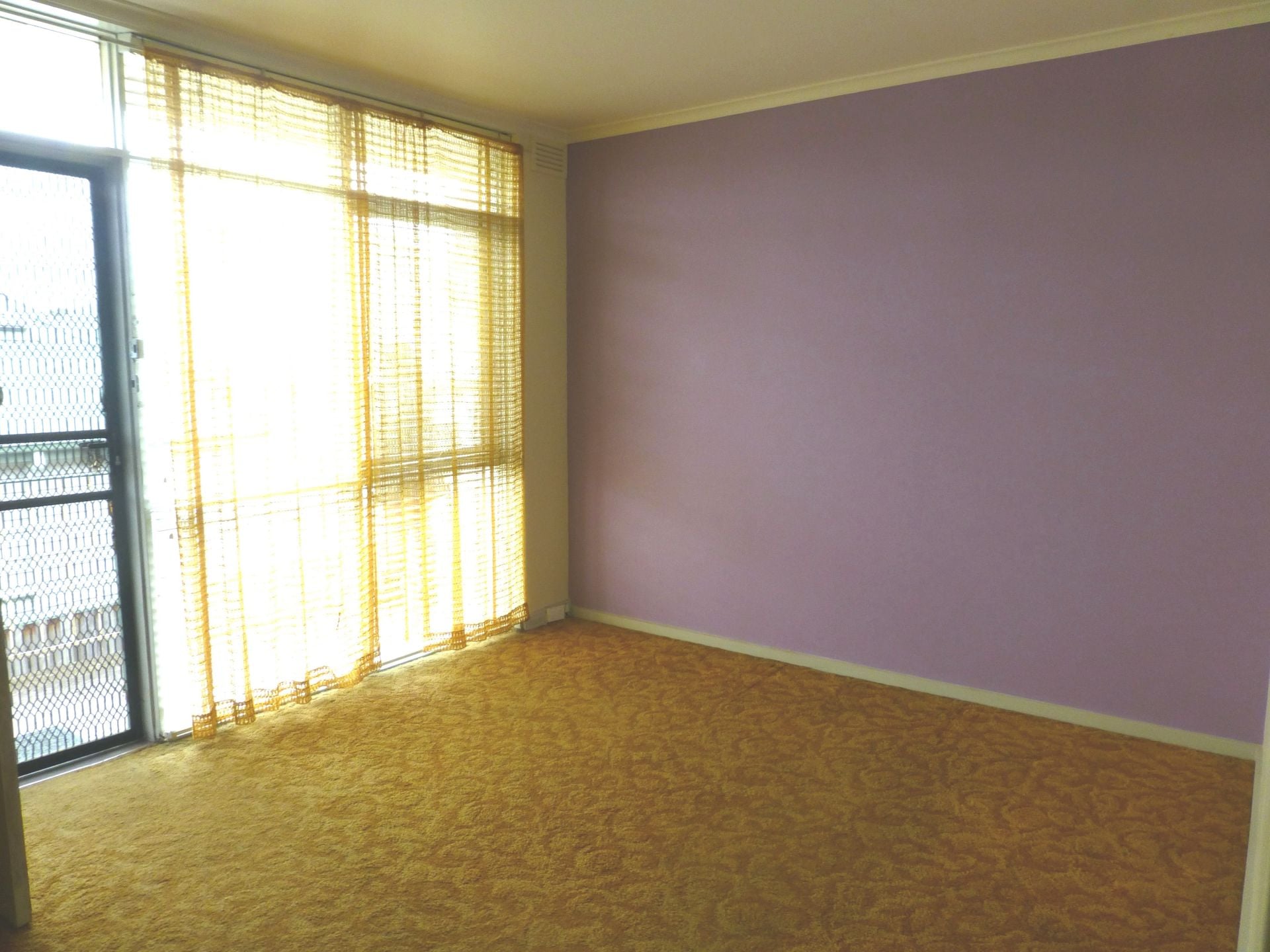 One Bedroom A Stone Throw Away From Amenities!
