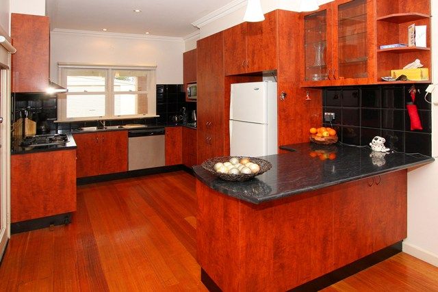 COMFORTABLE FAMILY LIVING AND ENTERTAINING