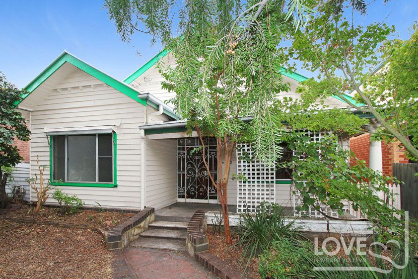 Charming Brunswick Family Home!