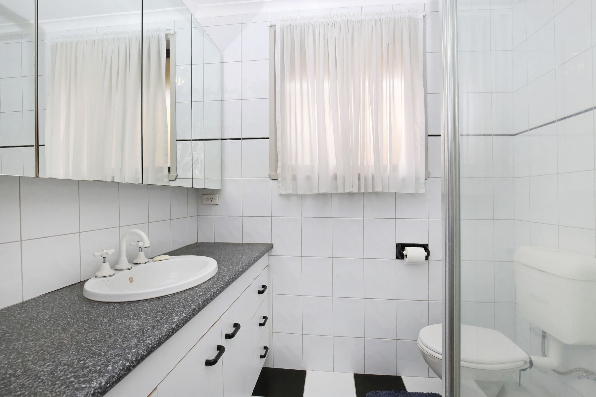 BRIGHT & LOVELY 3 BEDROOM HOME