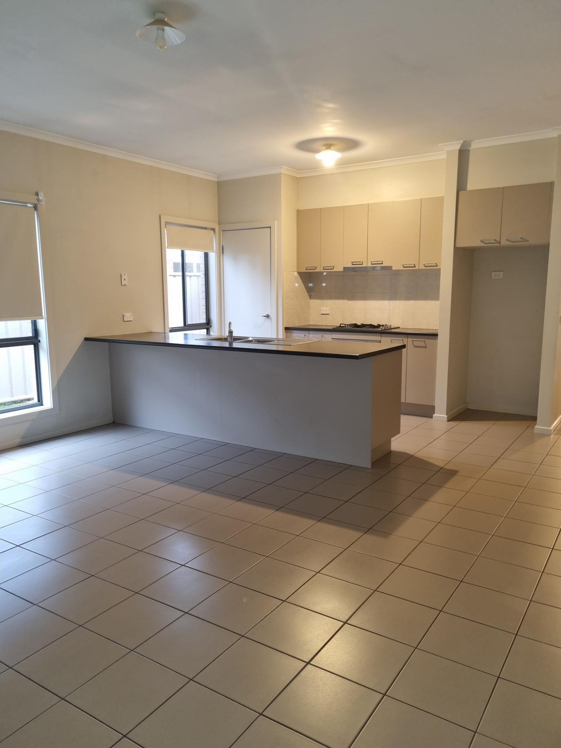 24 Oakview Parade, CAROLINE SPRINGS Sweeney Estate Agents