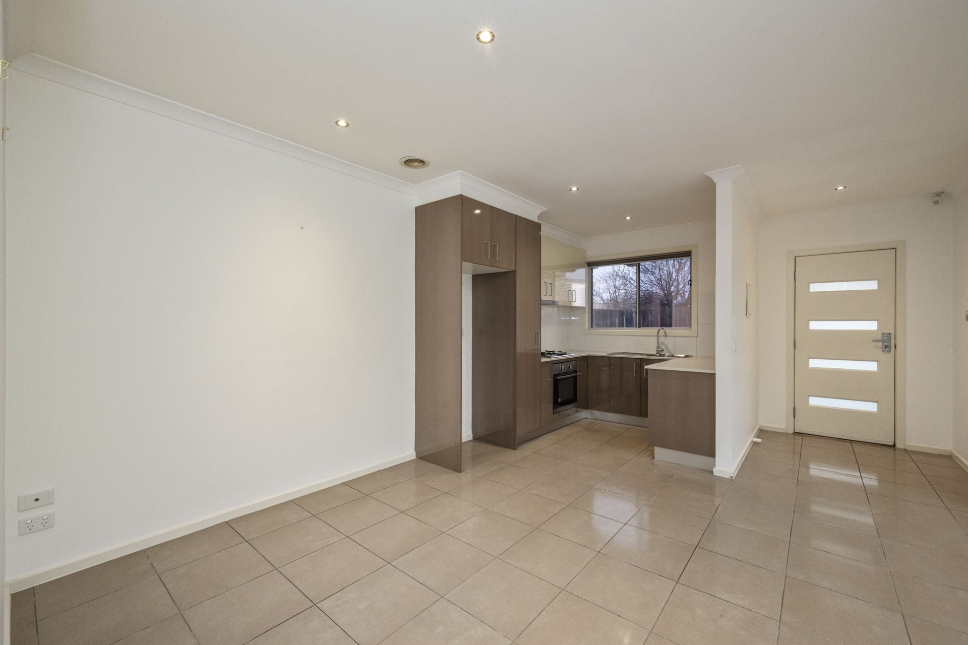 LOW MAINTENANCE CONVENIENT LIVING
