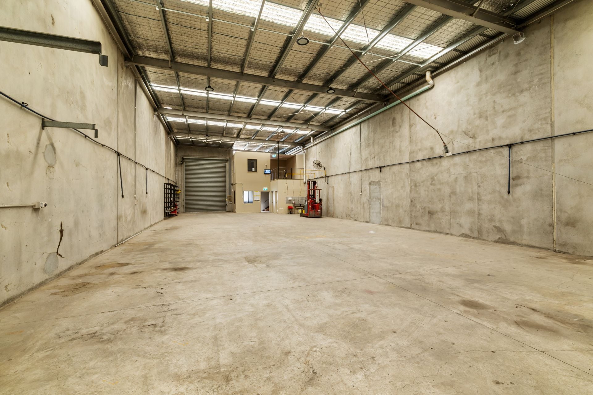STAND -ALONE WAREHOUSE