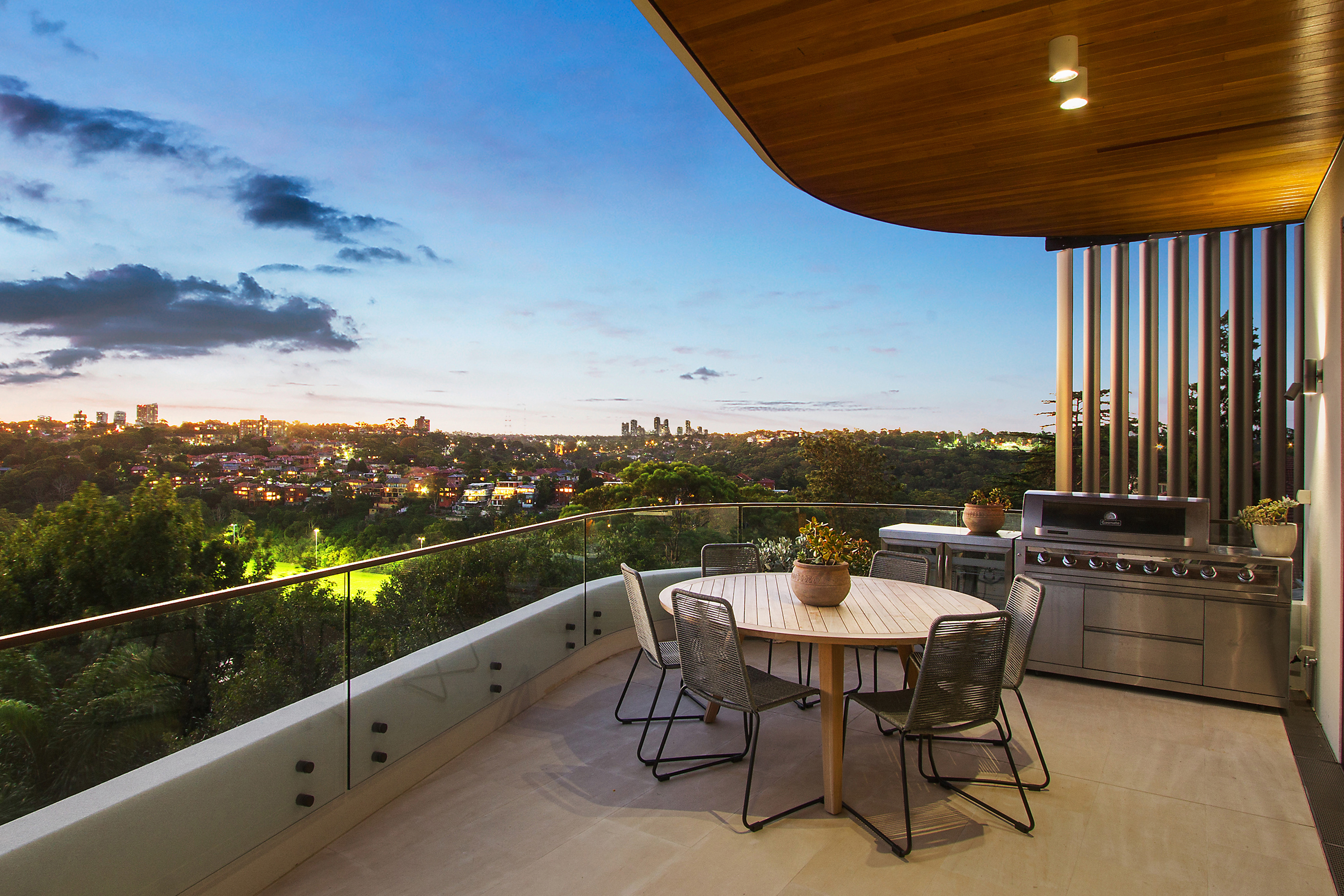 2/4 Ellalong Road  Mosman 2088