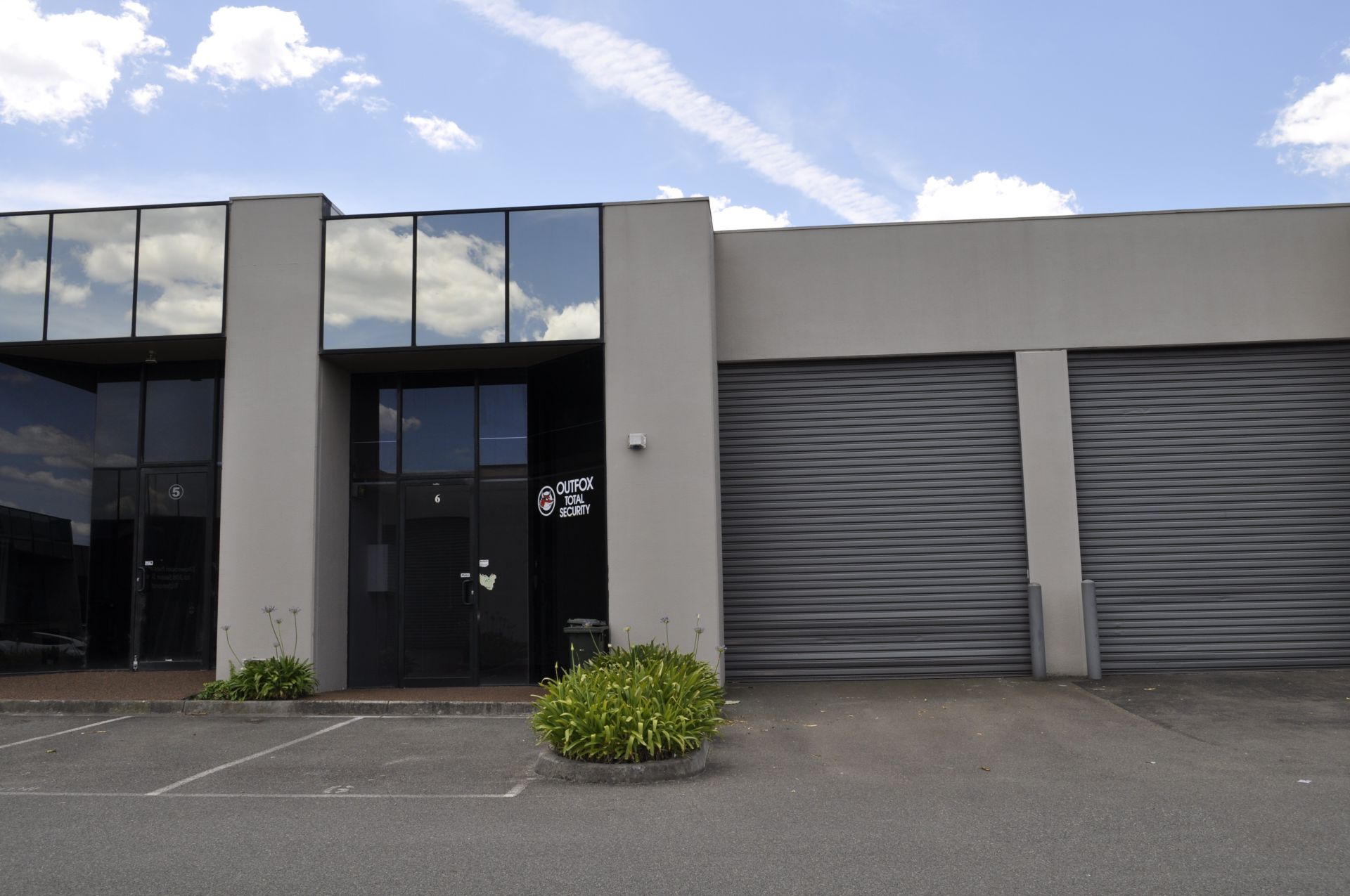 EXCELLENT FACTORY/WAREHOUSE IN GREAT LOCATION