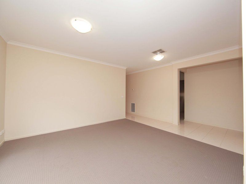 31 Songbird Crescent SOUTH MORANG, South Morang - Thumbnail 5