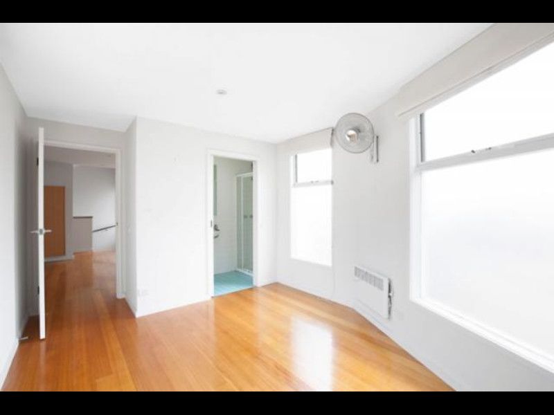 8 Hawksburn Close, South Yarra - Thumbnail 5