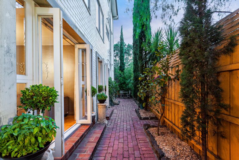 1/51 Napier Street, Footscray - Thumbnail 2