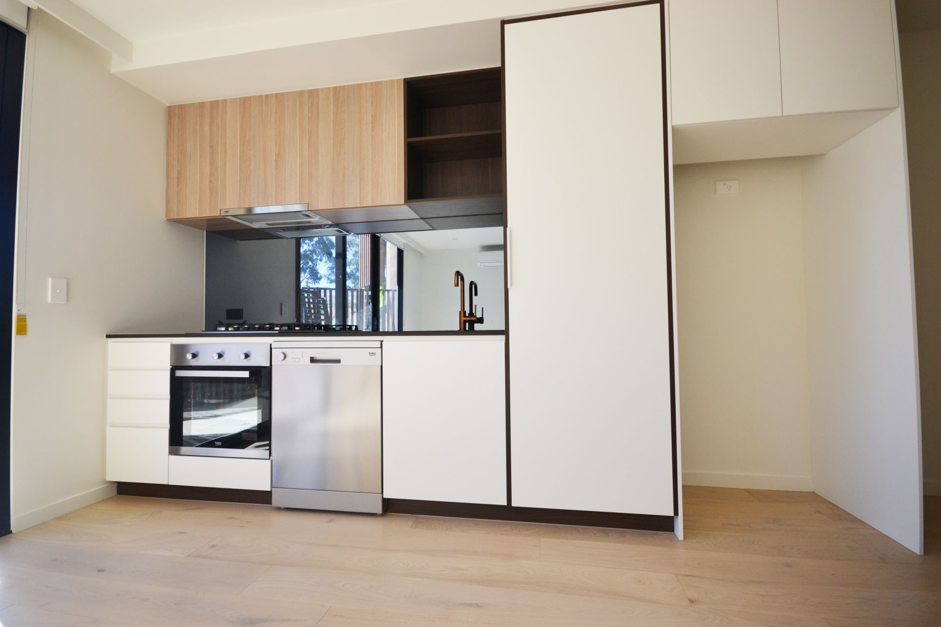 ELEGANT APARTMENT!