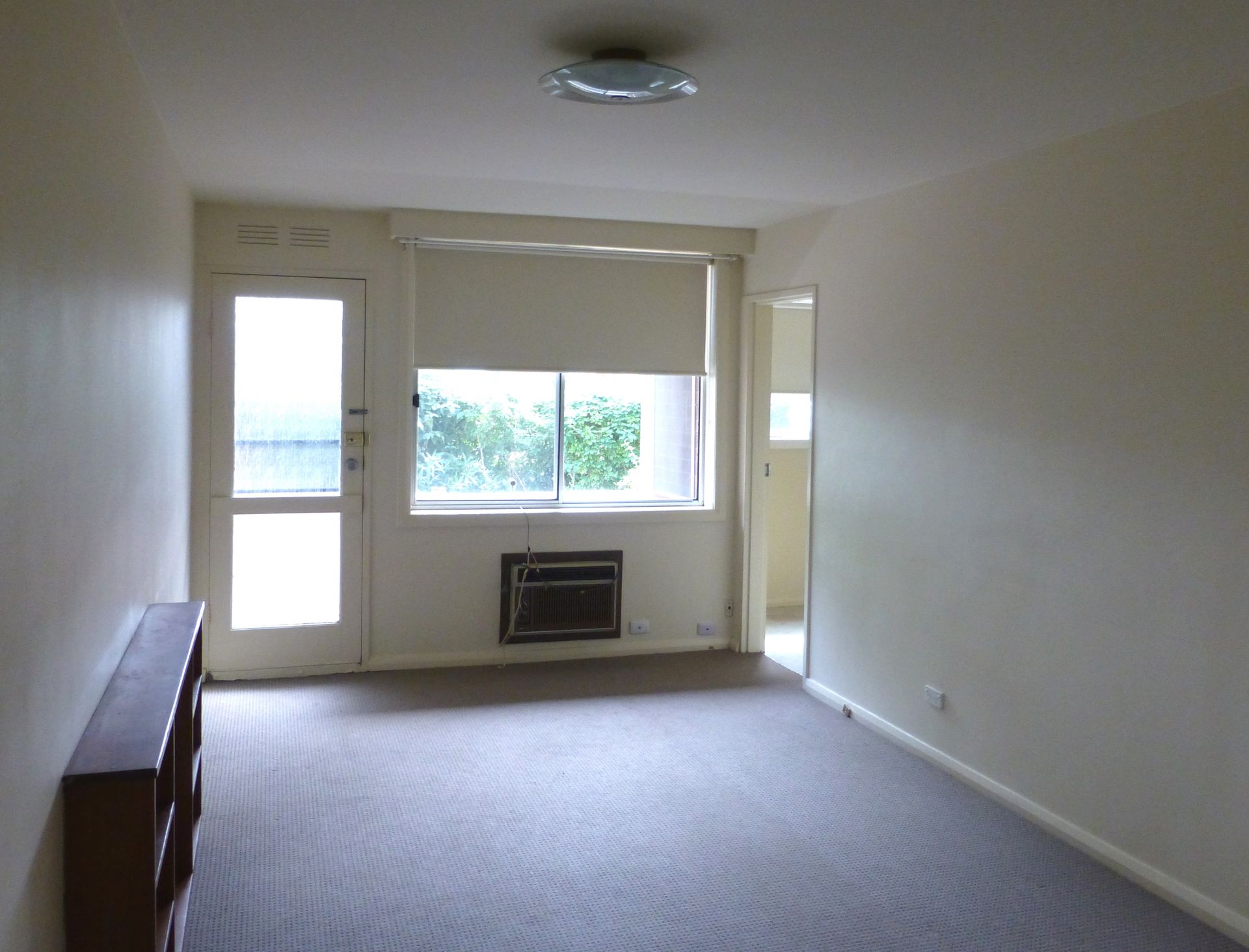 Spacious 2 Bedroom Apartment in Idyllic Location