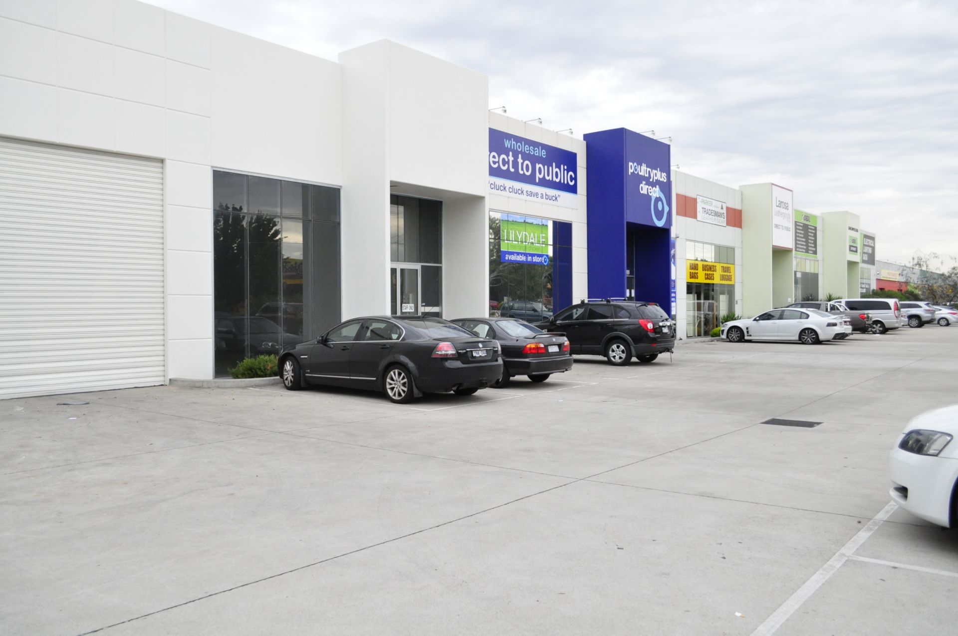 MAIN ROAD WAREHOUSE SHOWROOM