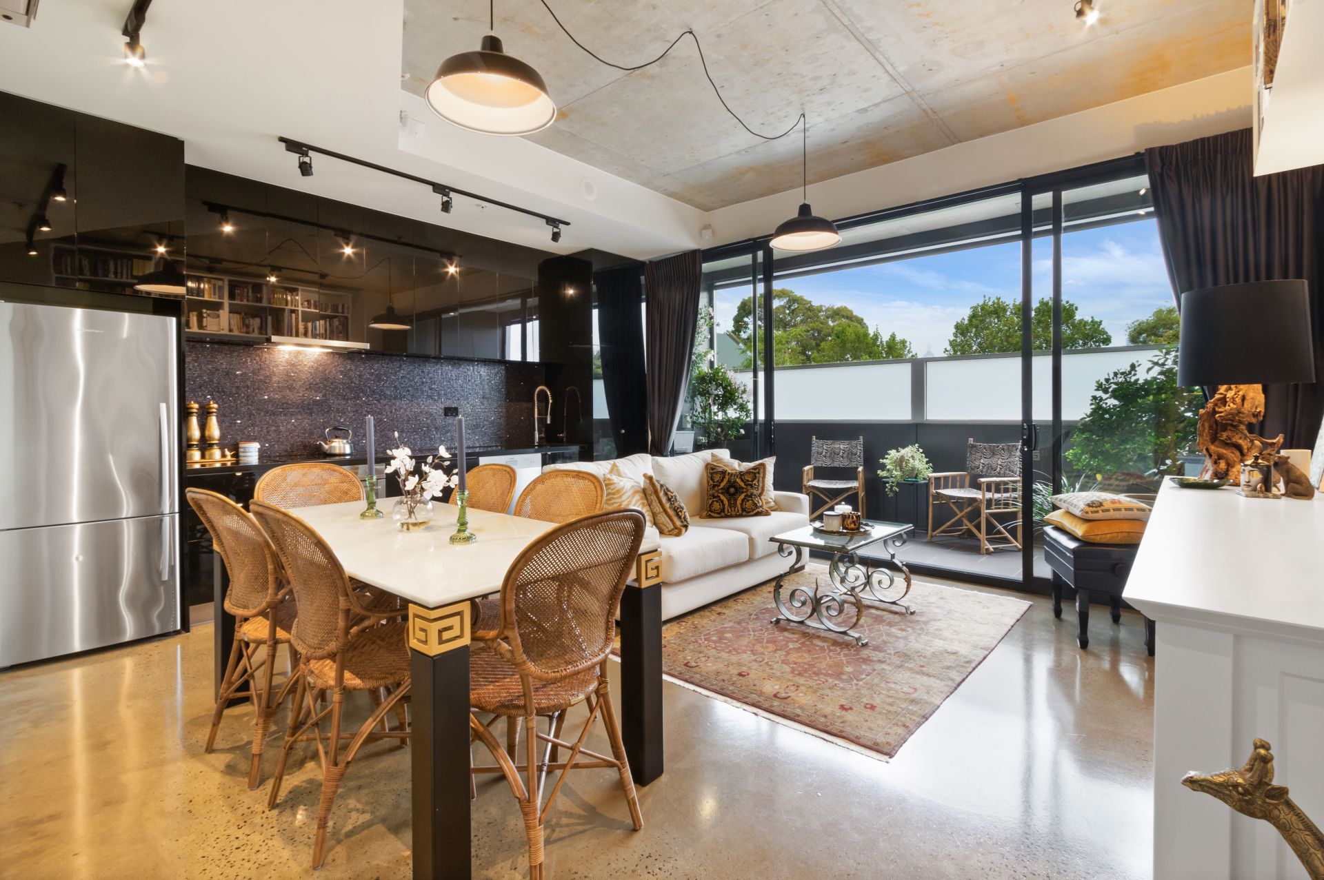 BOUTIQUE LIVING