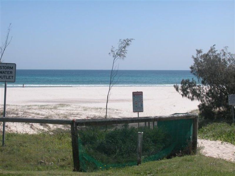 4/4 Johnston Street BILINGA QLD, Bilinga - Thumbnail 4
