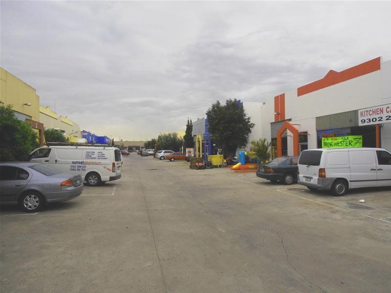 FACTORY/WAREHOUSE WITH SHORT TERM INCOME