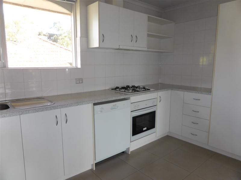 Spacious Two Bedroom Apartment with Garage