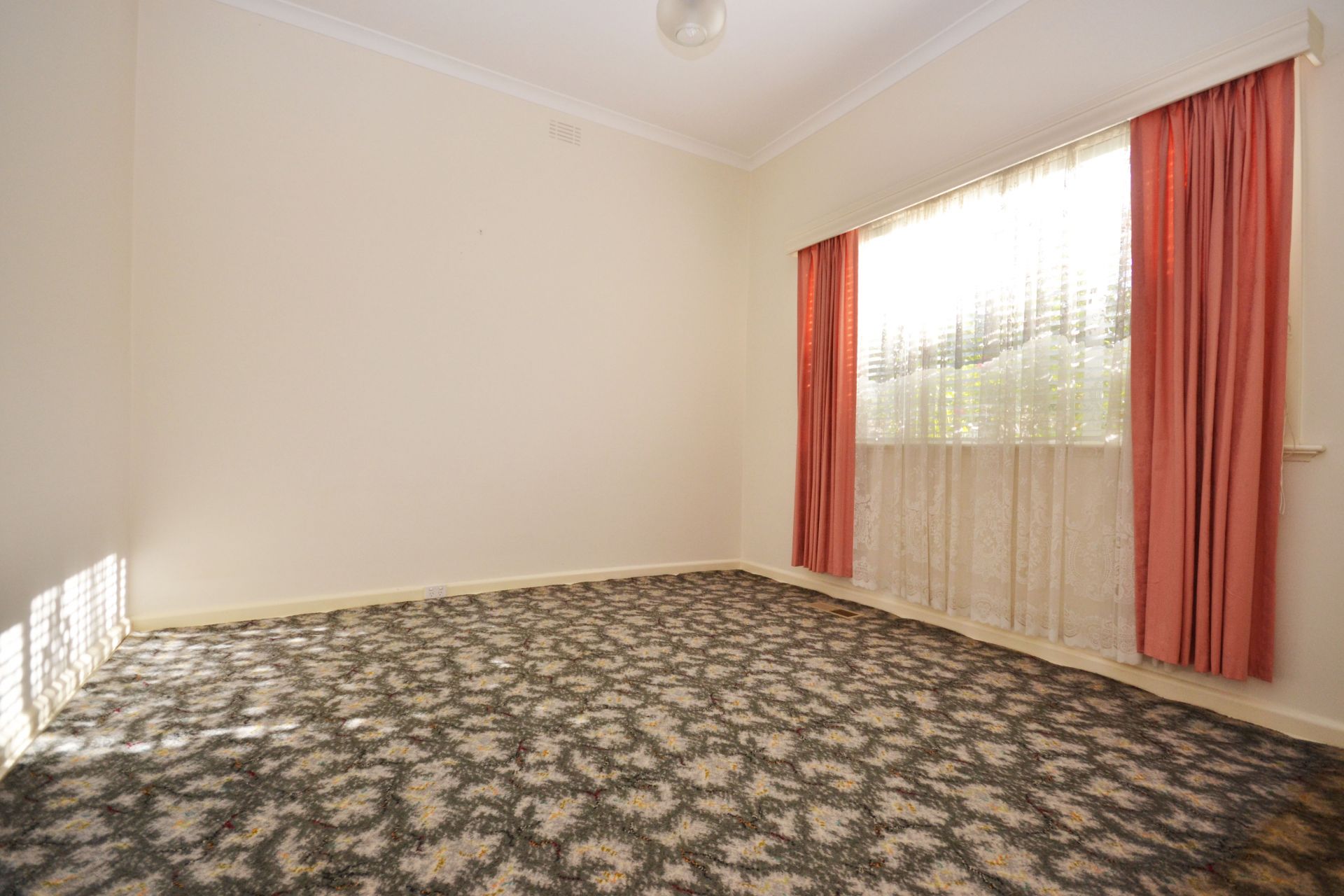 ORIGINAL CHARM IN A GREAT LOCATION