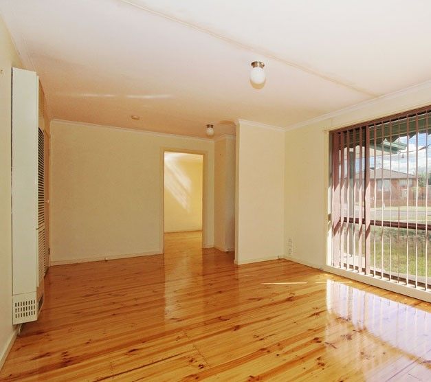 A HANDSOME HOME FOR A HANDSOME VALUE !!!
