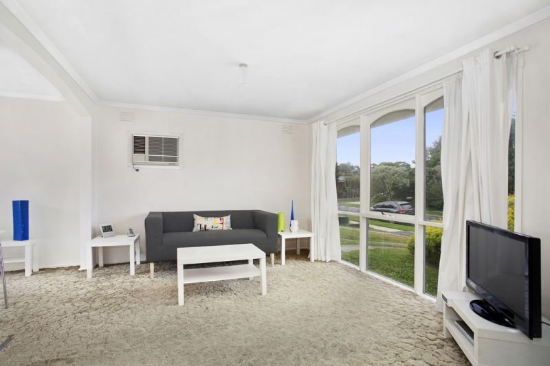 56 Essex Park Drive, Endeavour Hills - Thumbnail 2