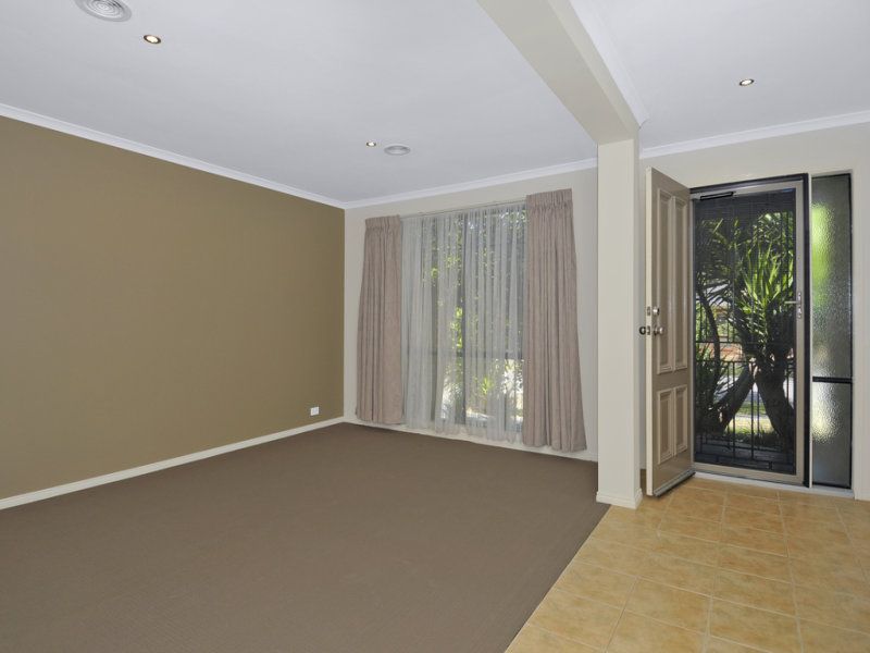 9 Stonecrop Crescent SOUTH MORANG, South Morang - Thumbnail 5