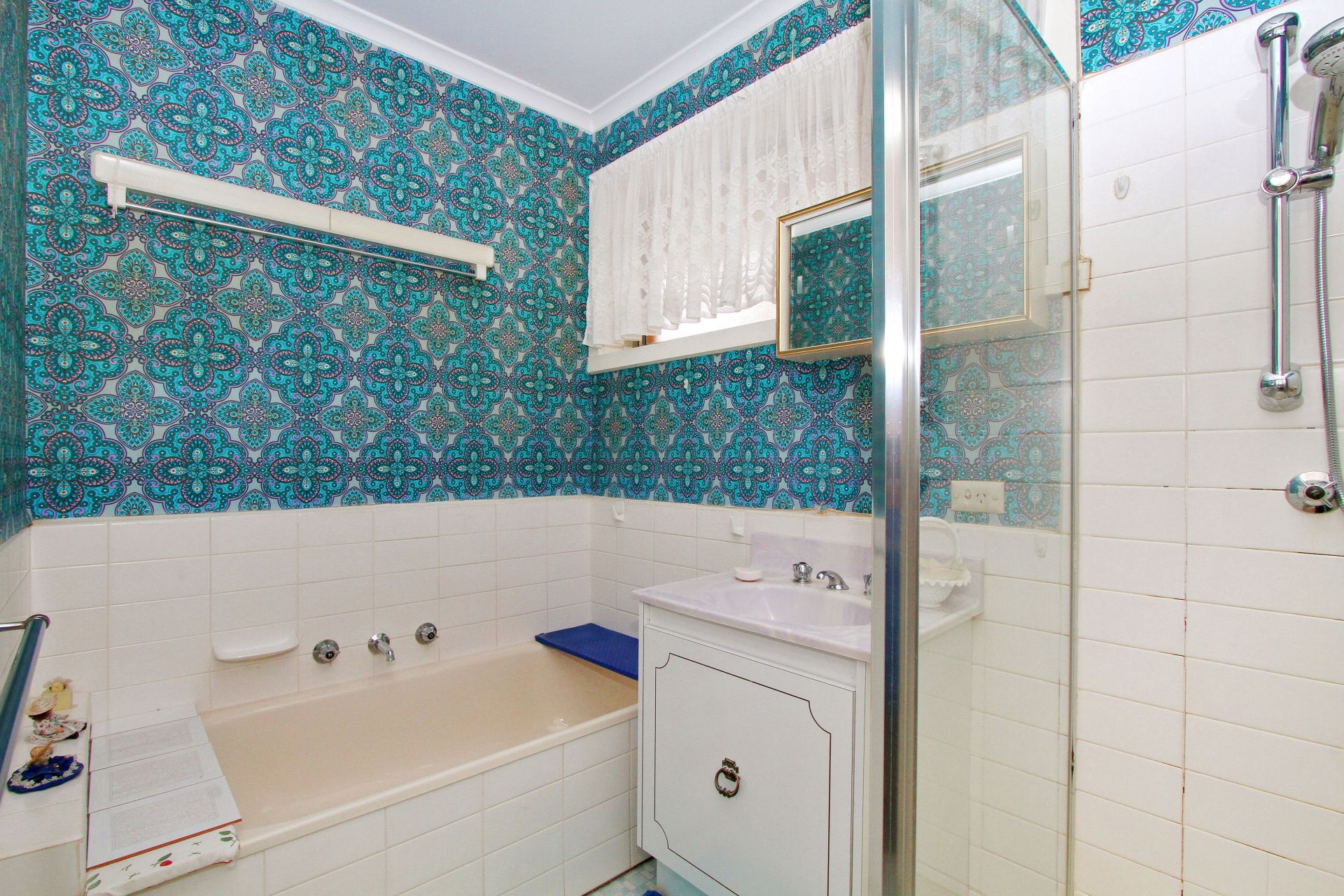 COMFORTABLE LIVING IN A SUPERB LOCATION