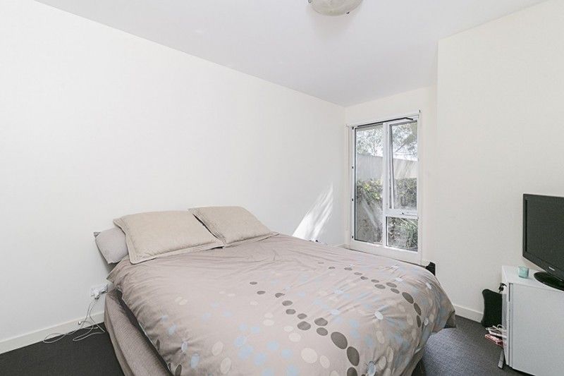 2/15 Liardet Street, Port Melbourne - Thumbnail 7