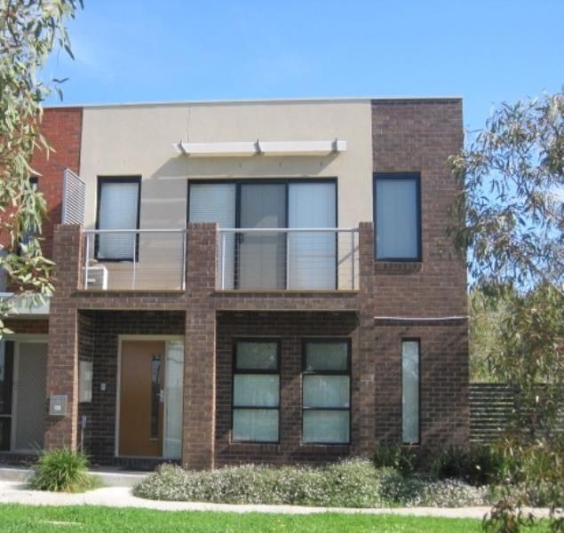 Stylish Living, Gardener Included!