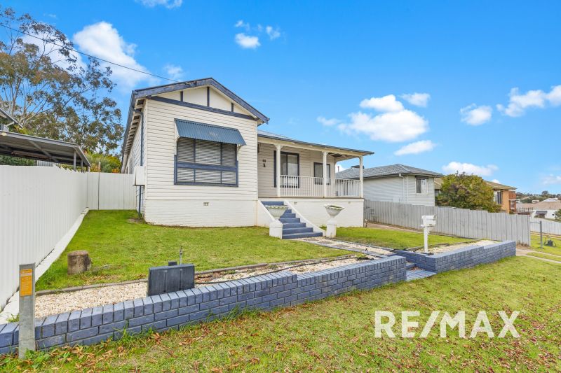 JUNEE 44 Commins Street