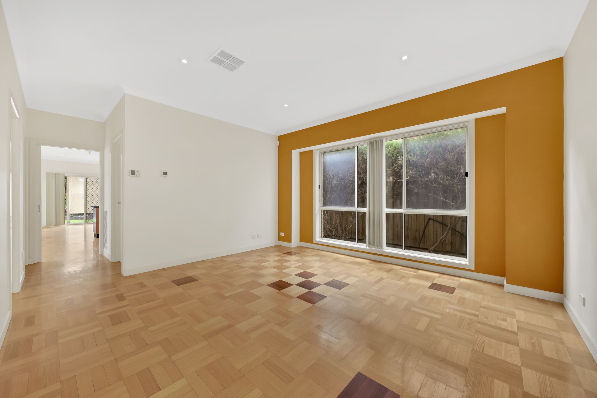 BEAUTIFUL HOME, BEAUTIFUL LOCATION!